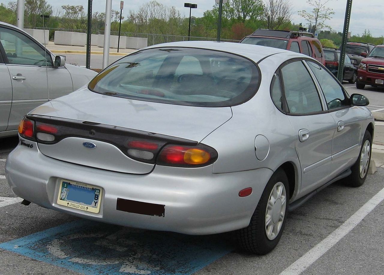 File:1996-97 Ford Taurus G sedan.jpg - Wikimedia Commons