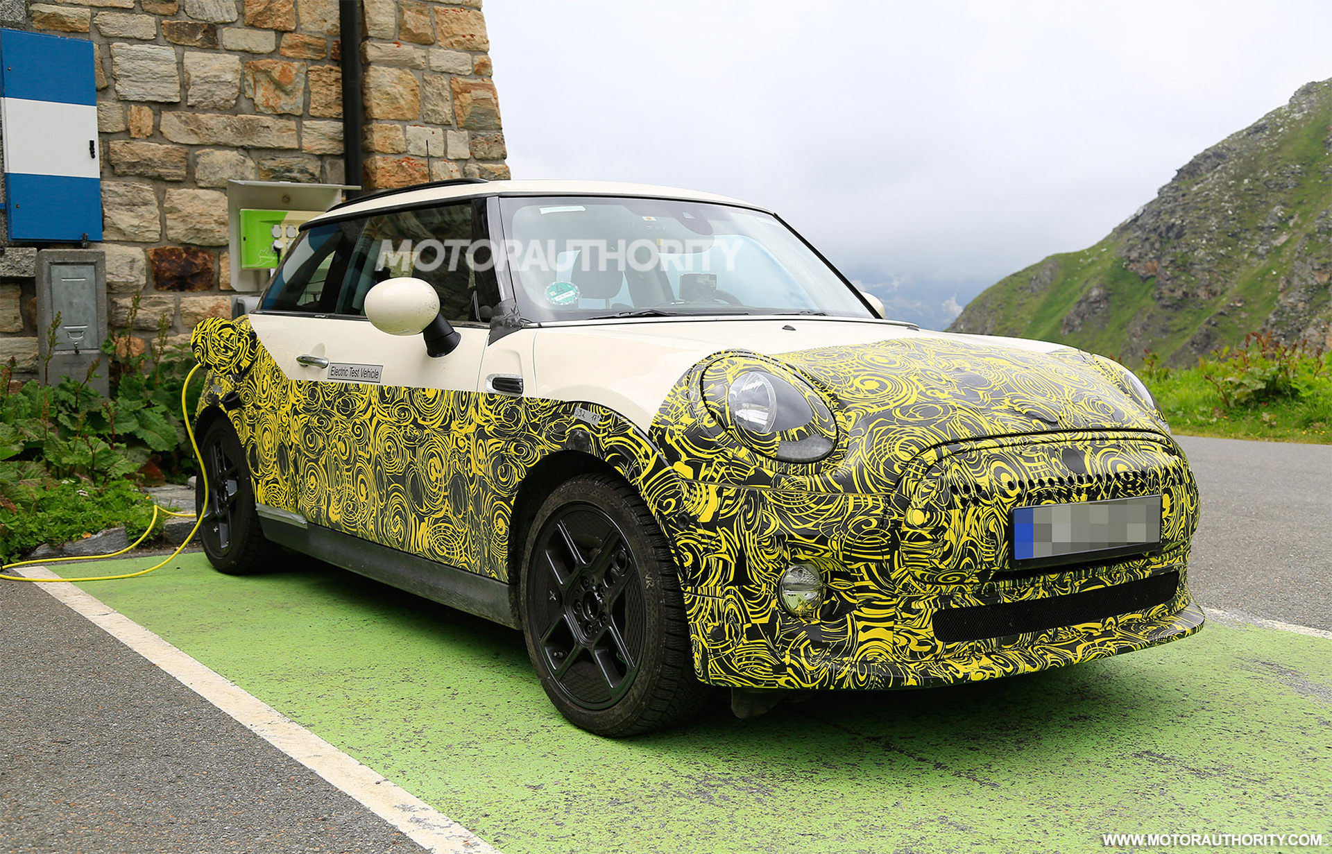 Electric Mini Hardtop will be badged a Cooper S E