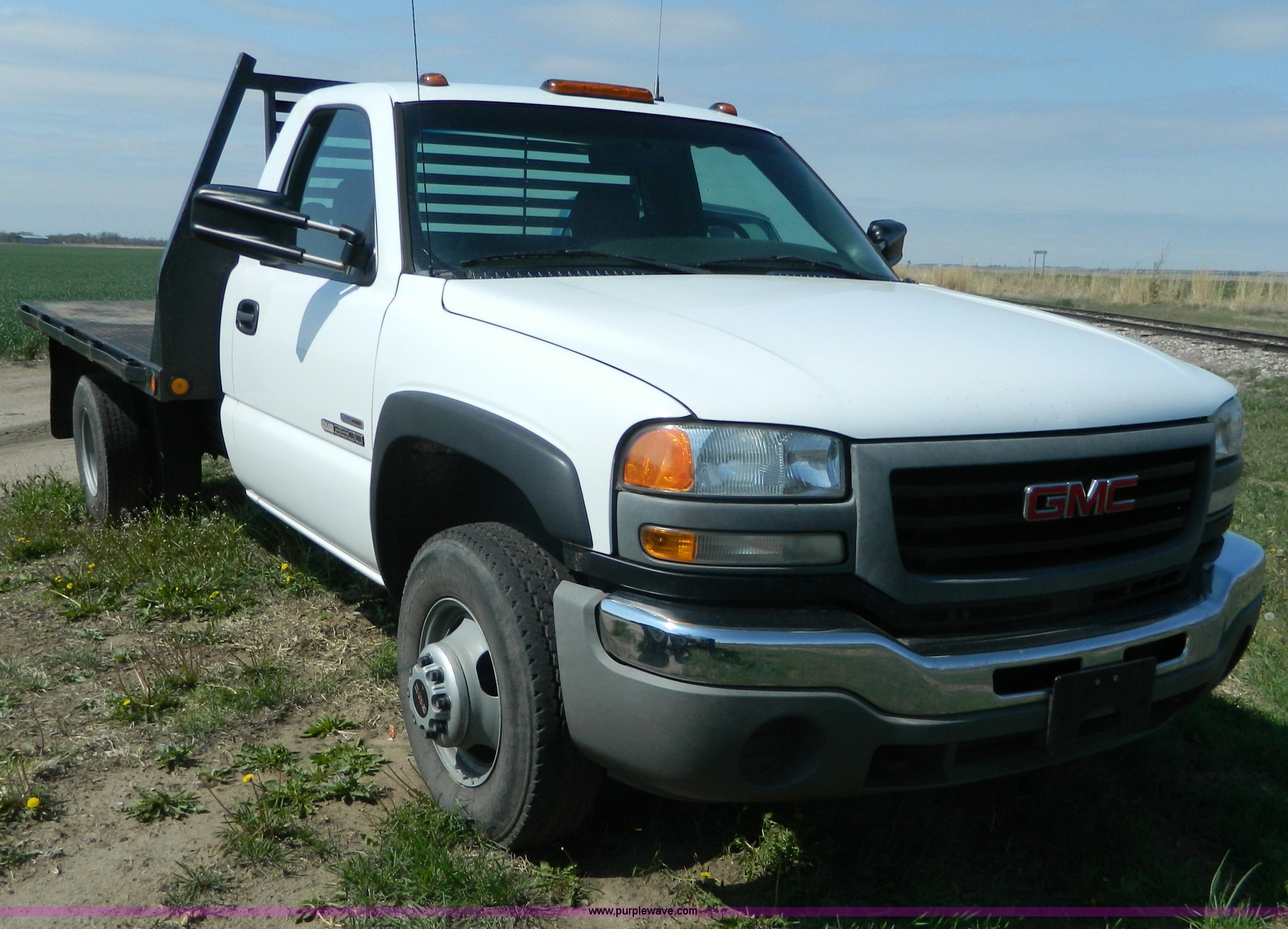 2006 GMC Sierra 3500 flatbed pickup truck in Great Bend, KS | Item K8066  sold | Purple Wave