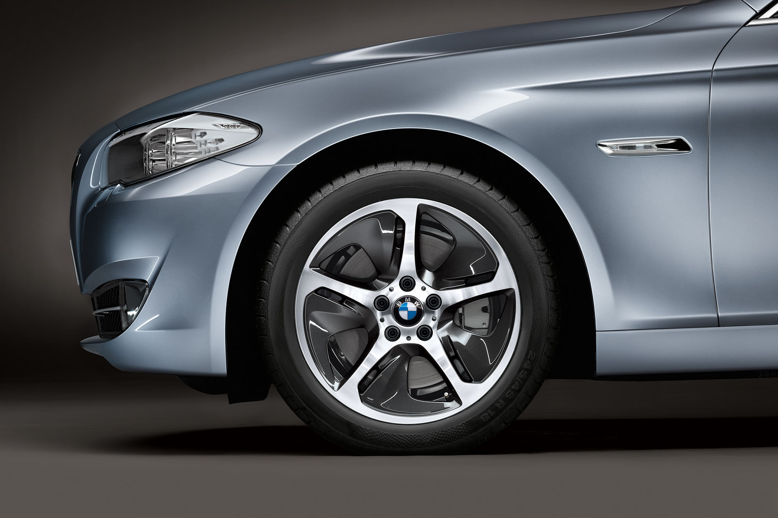 BMW's New ActiveHybrid 5 Officially Unveiled - autoevolution
