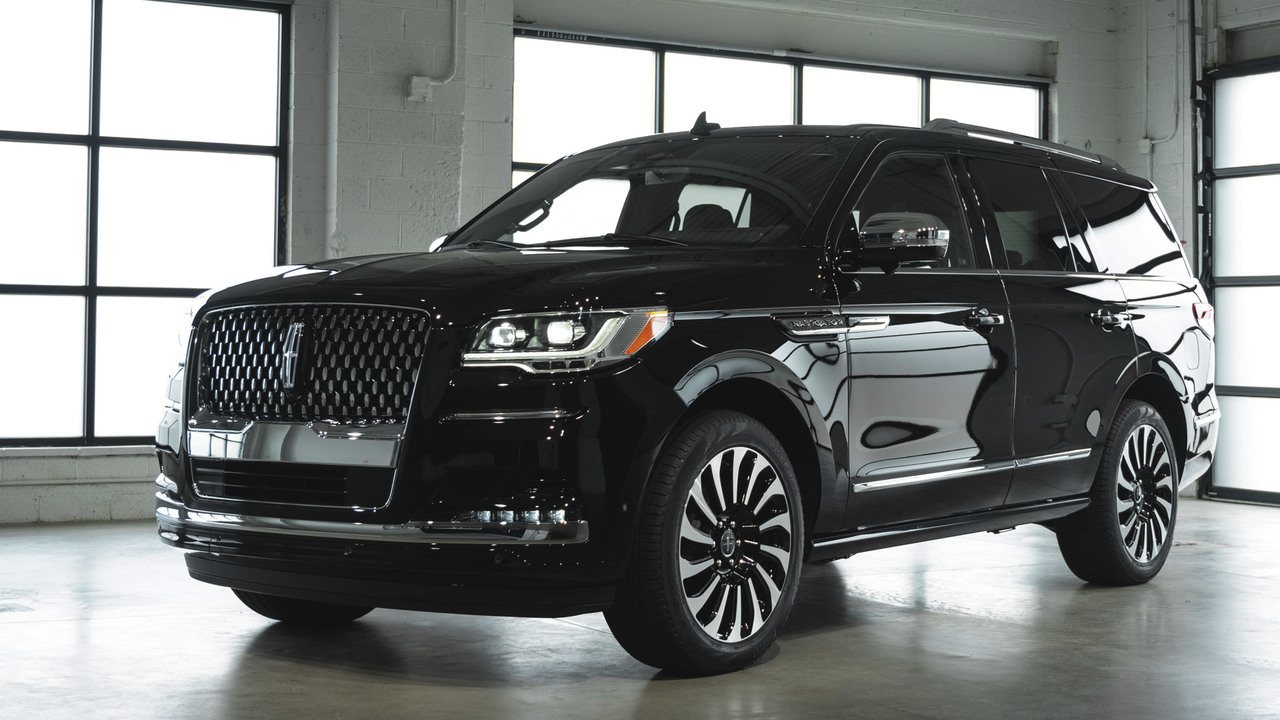 2022 Lincoln Navigator First Drive: Watch the Road!? We Are Watching the  Road!