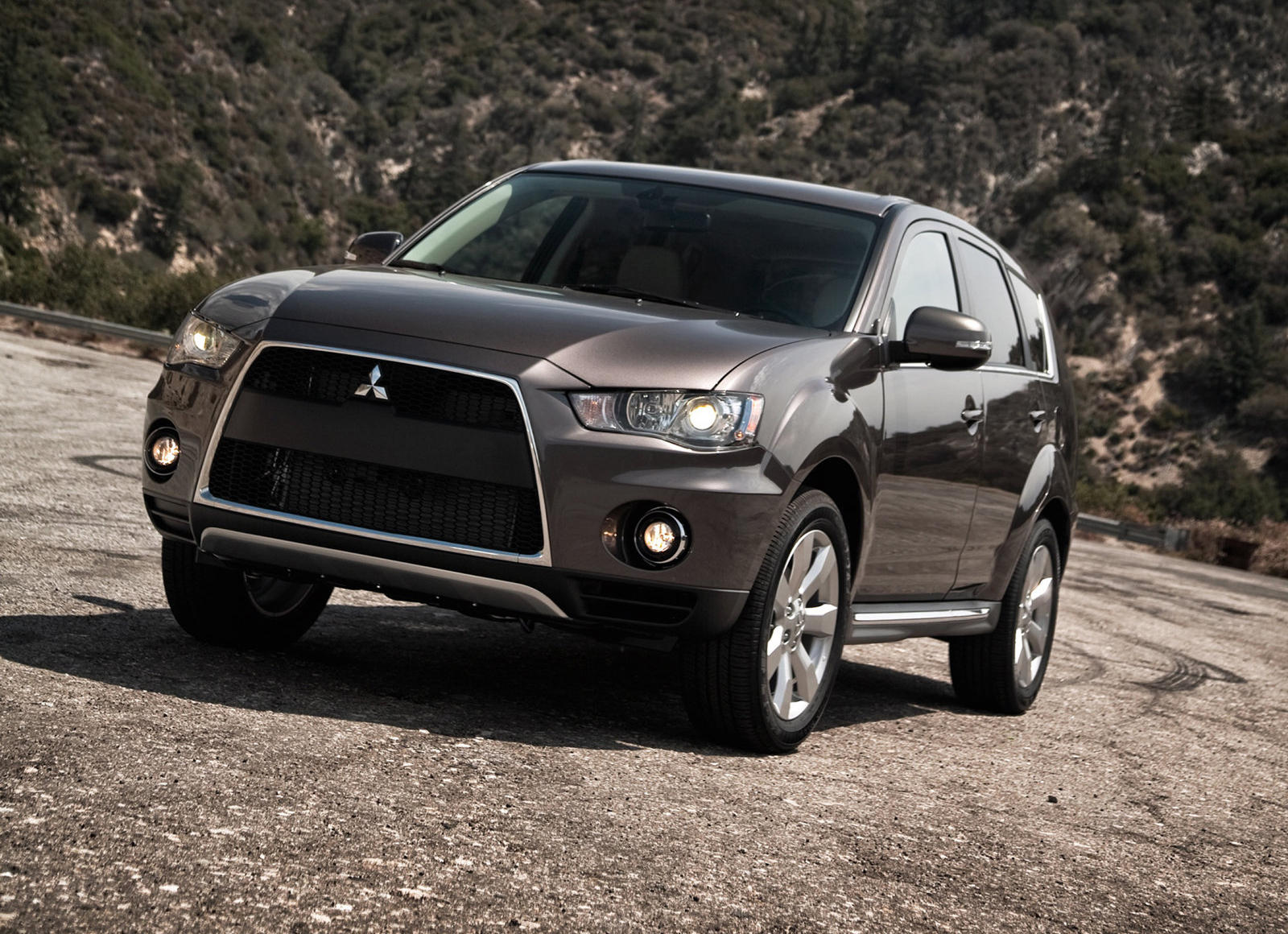 2011 Mitsubishi Outlander: Review, Trims, Specs, Price, New Interior  Features, Exterior Design, and Specifications | CarBuzz