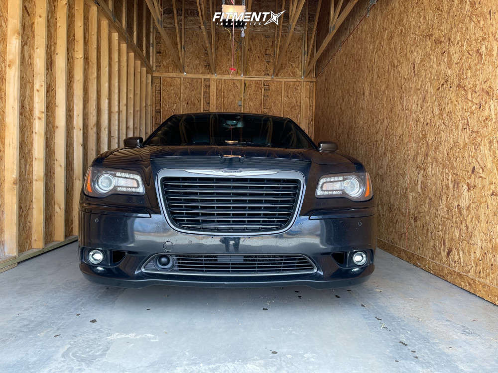 2013 Chrysler 300 C Luxury with 20x9.5 Voxx Replicas Hellcat 2 and Nitto  275x40 on Stock Suspension | 1541484 | Fitment Industries
