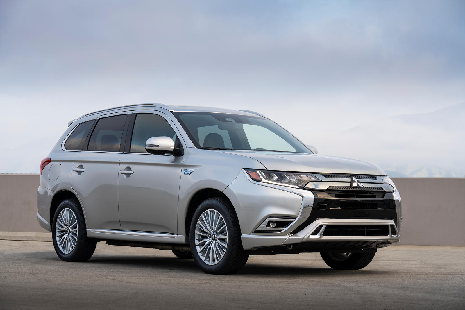 2019 Mitsubishi Outlander Plug-In Hybrid: Review, Trims, Specs, Price, New  Interior Features, Exterior Design, and Specifications | CarBuzz