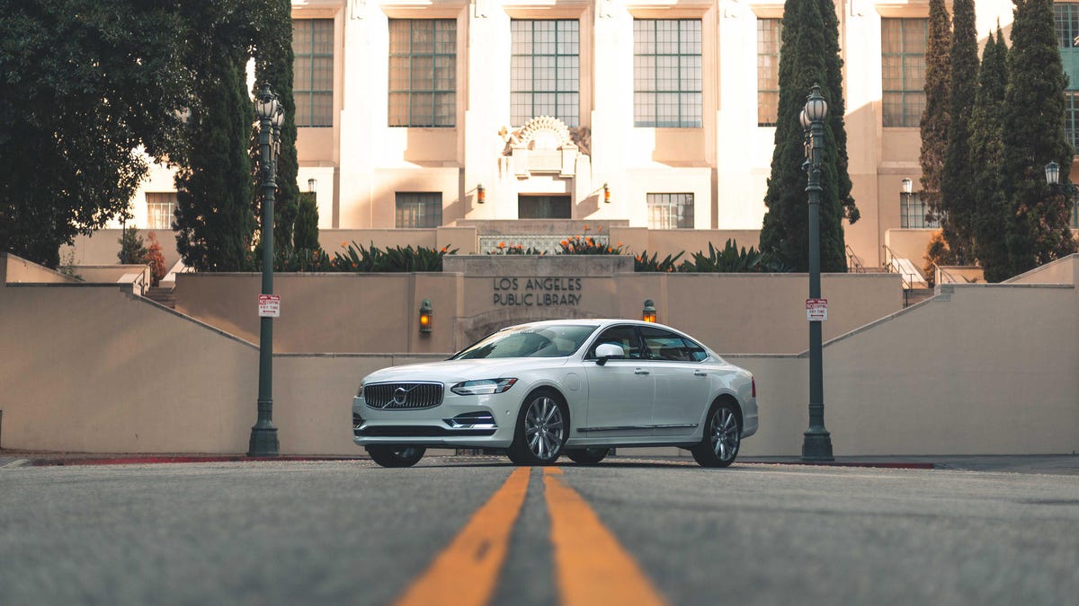2019 Volvo S90 T8 review: Hold the charge - CNET