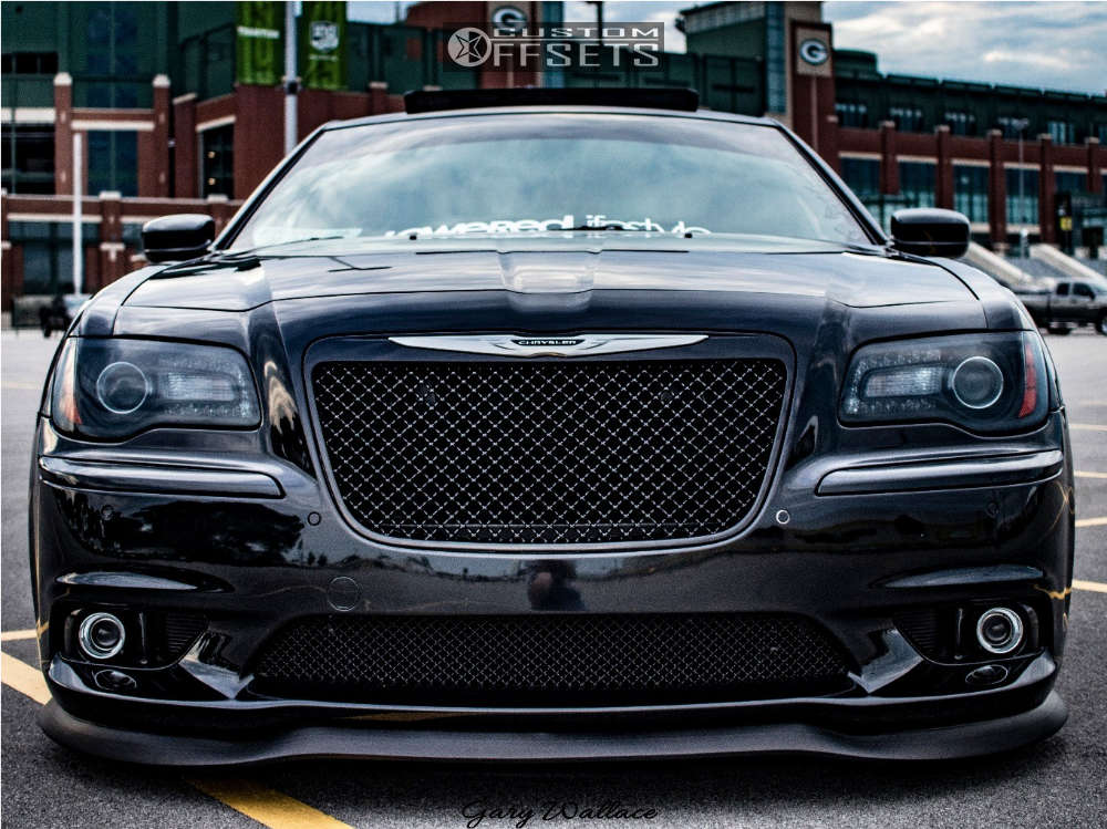 2014 Chrysler 300 with 22x9.5 30 2Crave N11 and 235/30R22 Lexani Lx-twenty  and Air Suspension | Custom Offsets