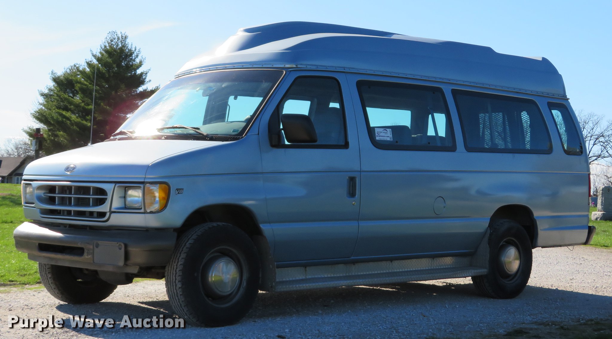 2000 Ford E350 Super Duty XL handicap accessible van in Moscow Mills, MO |  Item DG3961 sold | Purple Wave