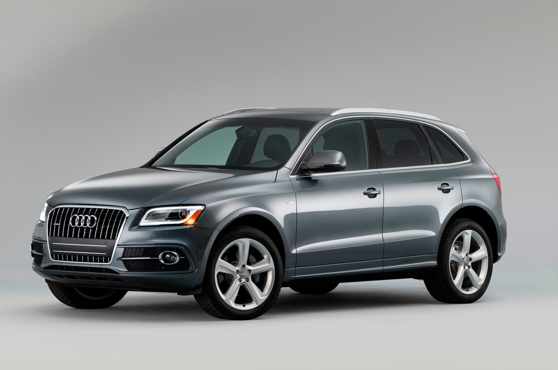 2015 Audi Q5 Crossover Earns Top Safety Pick + Award