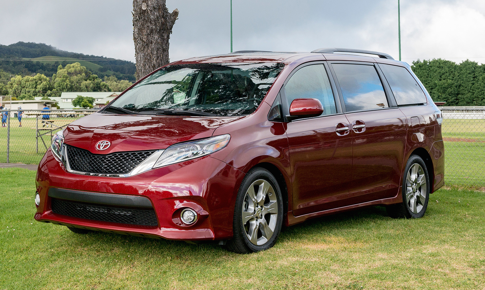 Video Review: 2016 Toyota Sienna Expert Test Drive - CarGurus