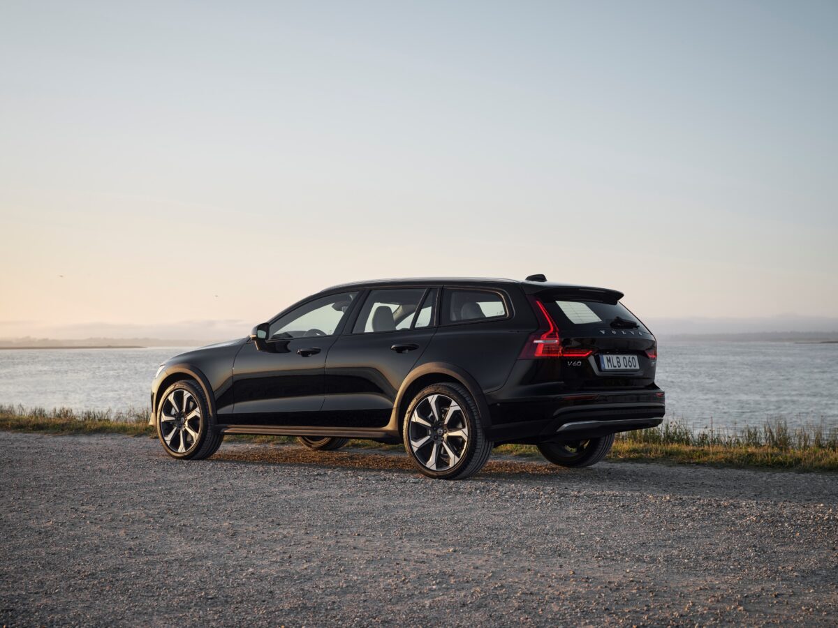 Sunday Drive: Christmas party with the new Volvo V60 Cross Country | News,  Sports, Jobs - Daily Herald