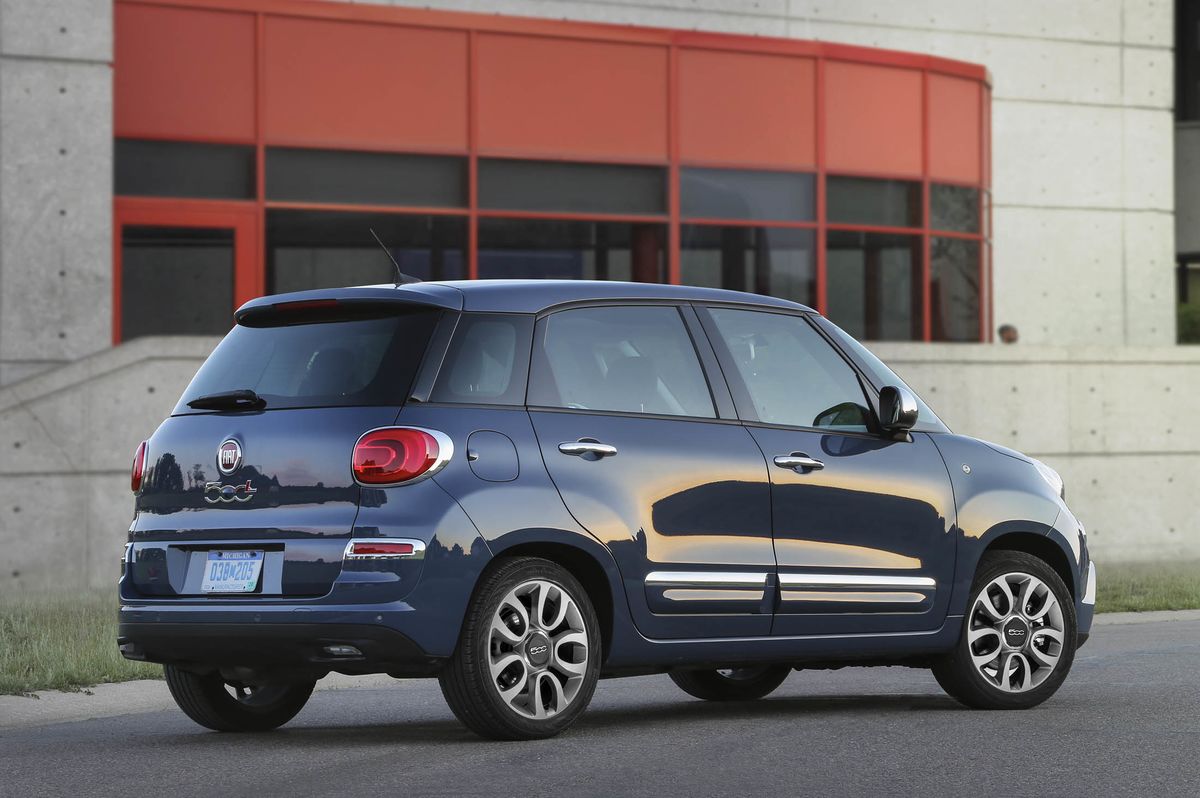 2019 Fiat 500L Review: Overpriced and Underperforming - Bloomberg