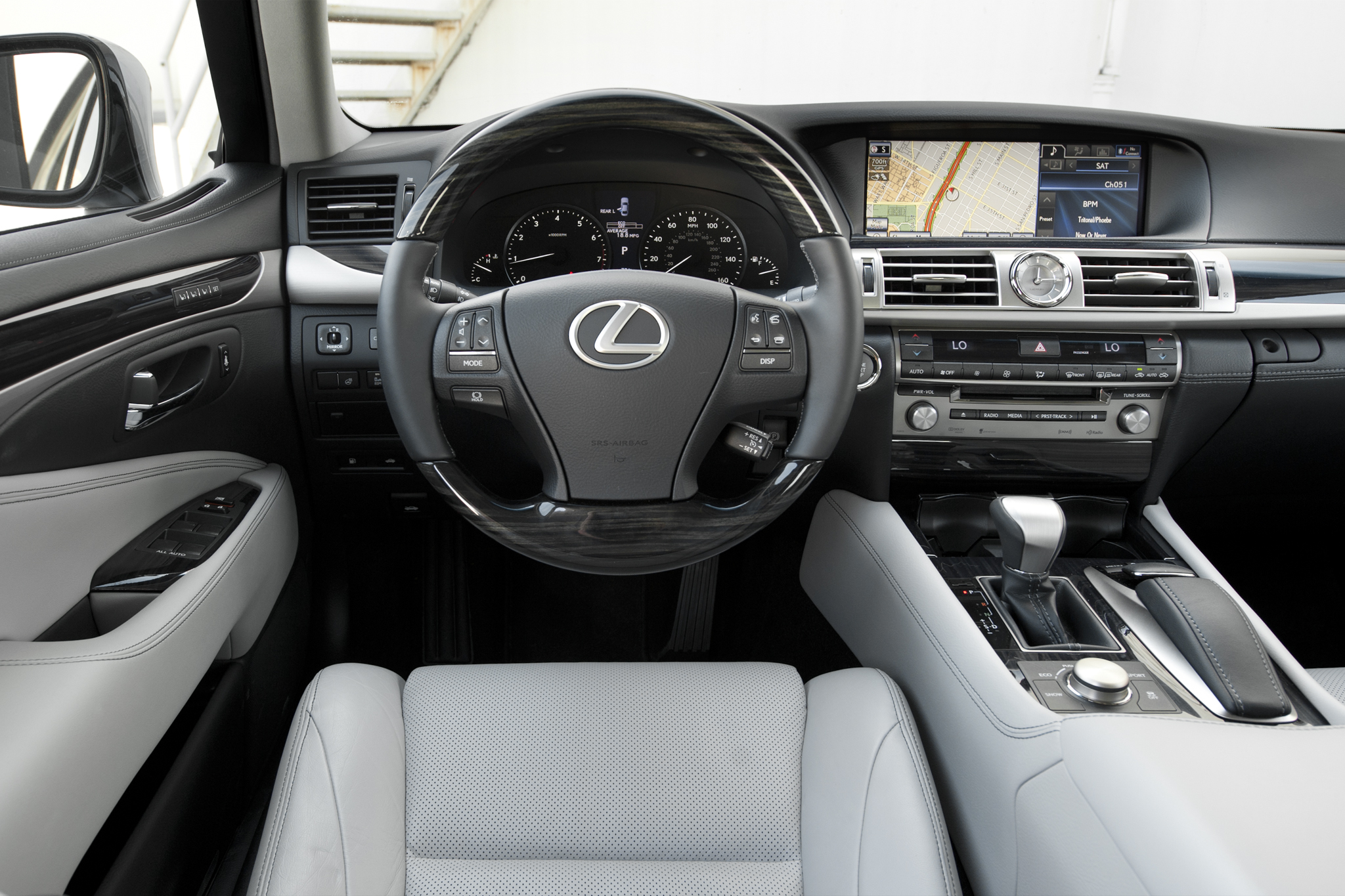 2014 Lexus LS 460 - Information and photos - MOMENTcar