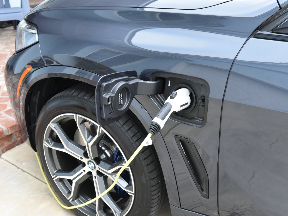 2021 BMW X5 Plug-in Hybrid Review