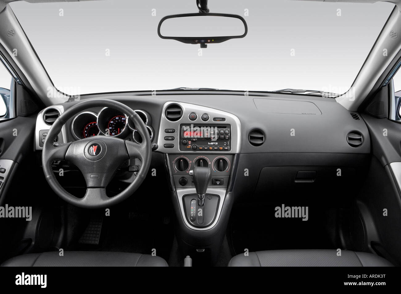 2007 Pontiac Vibe in Gray - Dashboard, center console, gear shifter view  Stock Photo - Alamy