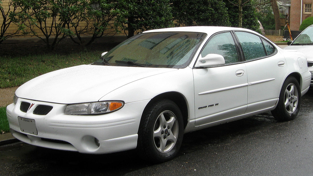 File:2001-2003 Pontiac Grand Prix SE sedan -- 03-24-2012.JPG - Wikimedia  Commons