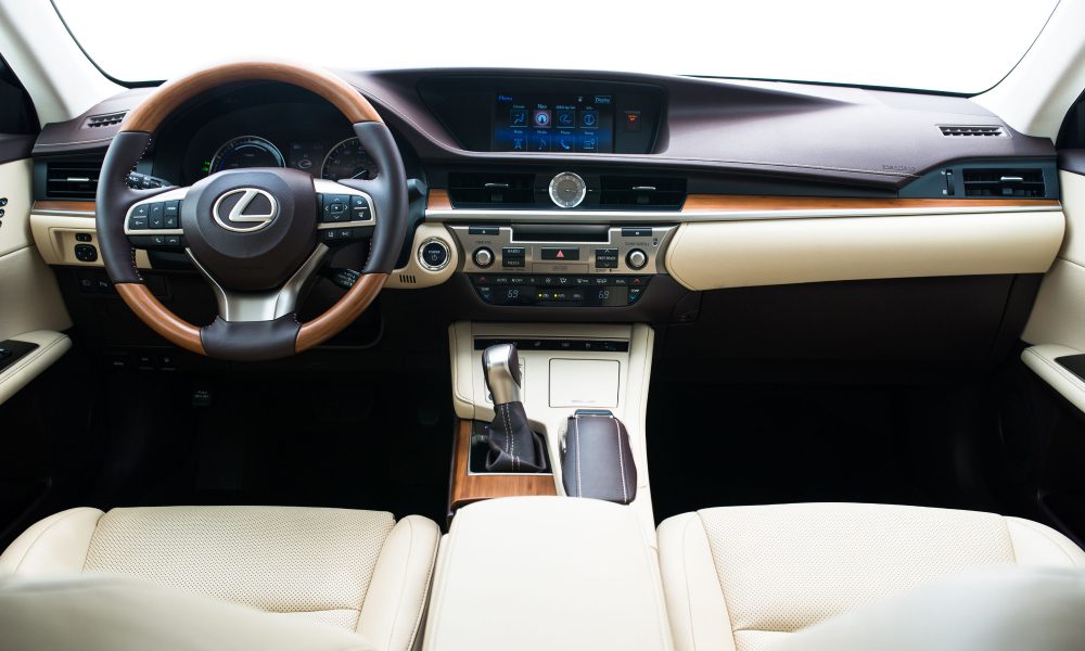 The Bolder Hybrid: Lexus ES 300h Gets New Look and Luxury for 2016 - Lexus  USA Newsroom