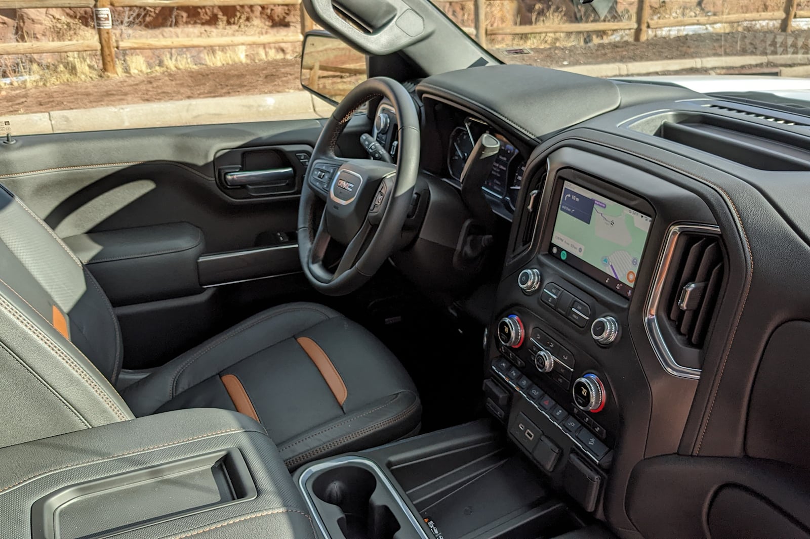 2022 GMC Sierra 1500 Limited Interior Dimensions: Seating, Cargo Space &  Trunk Size - Photos | CarBuzz