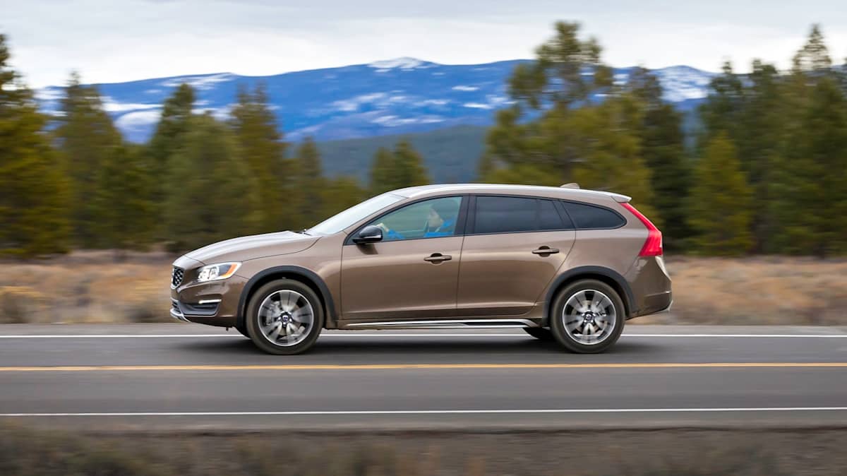 2015 Volvo V60 Cross Country Review - Drive