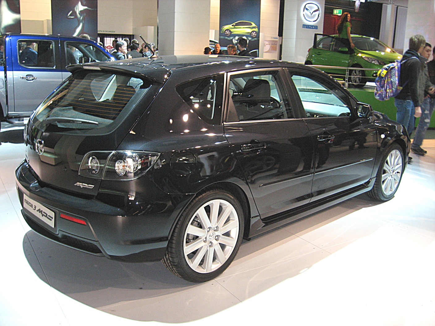 File:Mazda-3 Rear-view.JPG - Wikimedia Commons