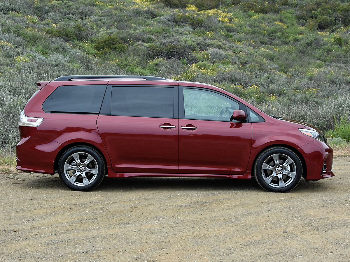 Video Review: 2018 Toyota Sienna Expert Test Drive - CarGurus