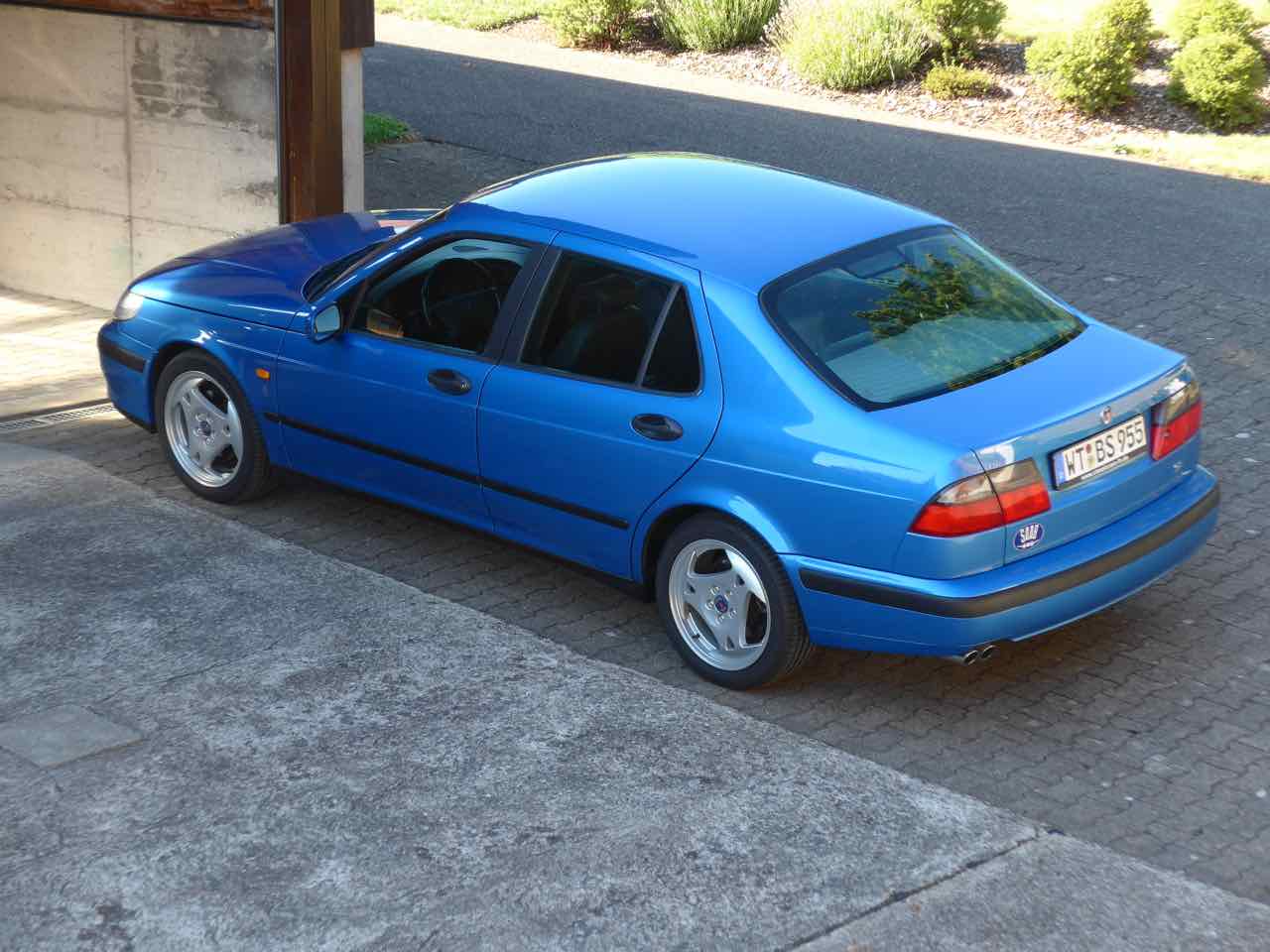 From old to (almost) new Saab 9-5 3.0t V6 1999 in Sky-Blue Metallic