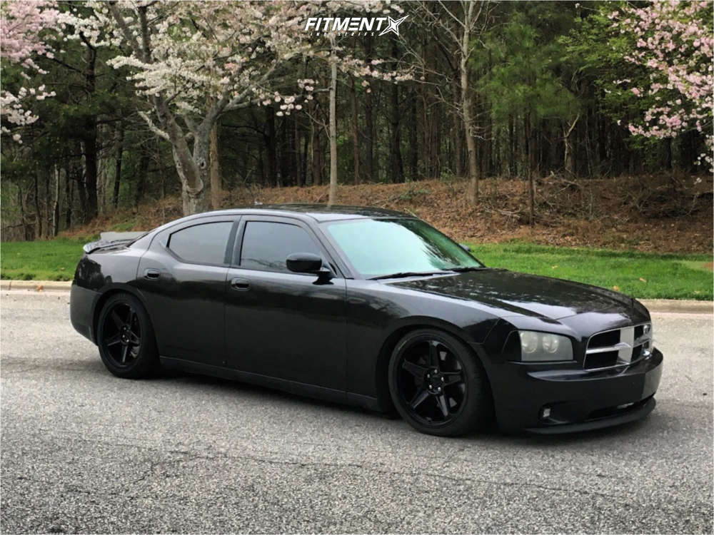 2008 Dodge Charger R/T with 20x9.5 Factory Reproductions Fr73 and Kumho  255x40 on Lowering Springs | 977567 | Fitment Industries
