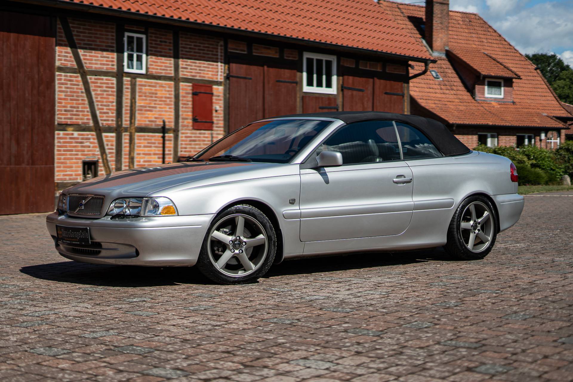 For Sale: Volvo C70 2.0 T (2003) offered for GBP 12,207