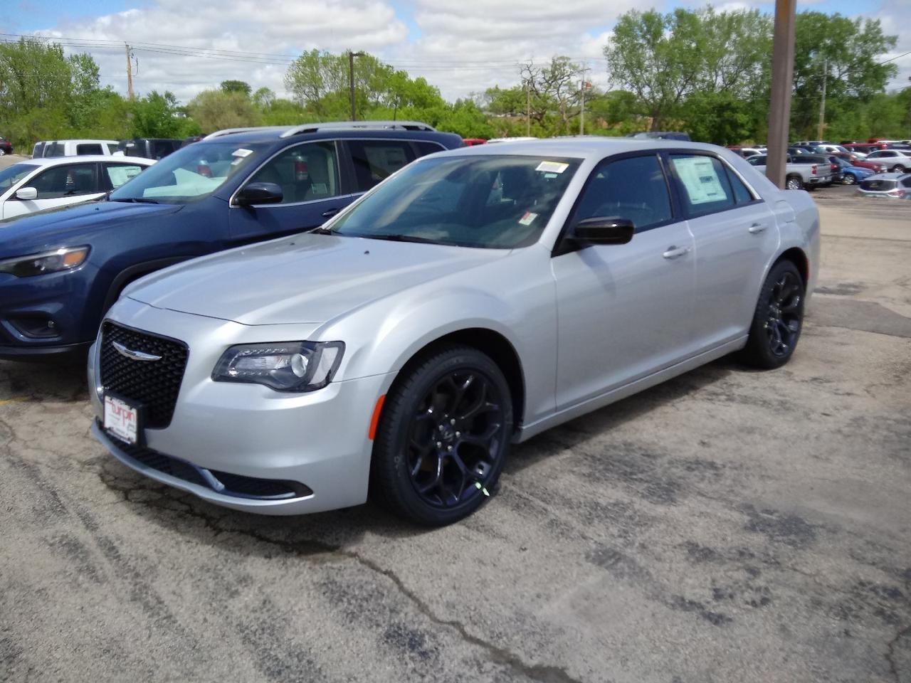 New 2019 Chrysler 300 Touring in Dubuque IA