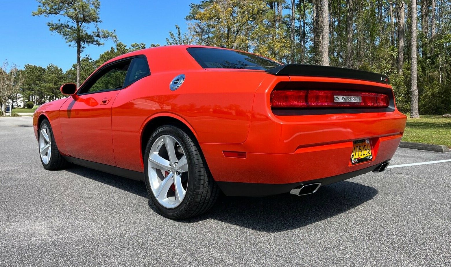 This 1,000-Mile 2008 Dodge Challenger SRT-8 Thinks It's Worth Almost As  Much As A 2022 Hellcat | Carscoops