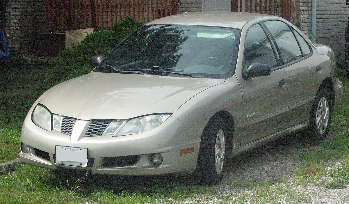 File:2004 Pontiac Sunfire SLX Sedan, Front Left, 07-21-2020.jpg - Wikimedia  Commons