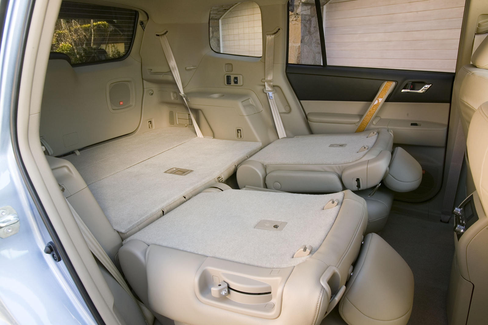 2009 Toyota Highlander Hybrid Interior Photos | CarBuzz