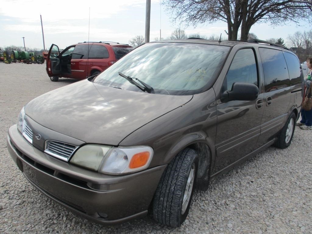 2002 Oldsmobile Silhouette GLS | Graber Auctions