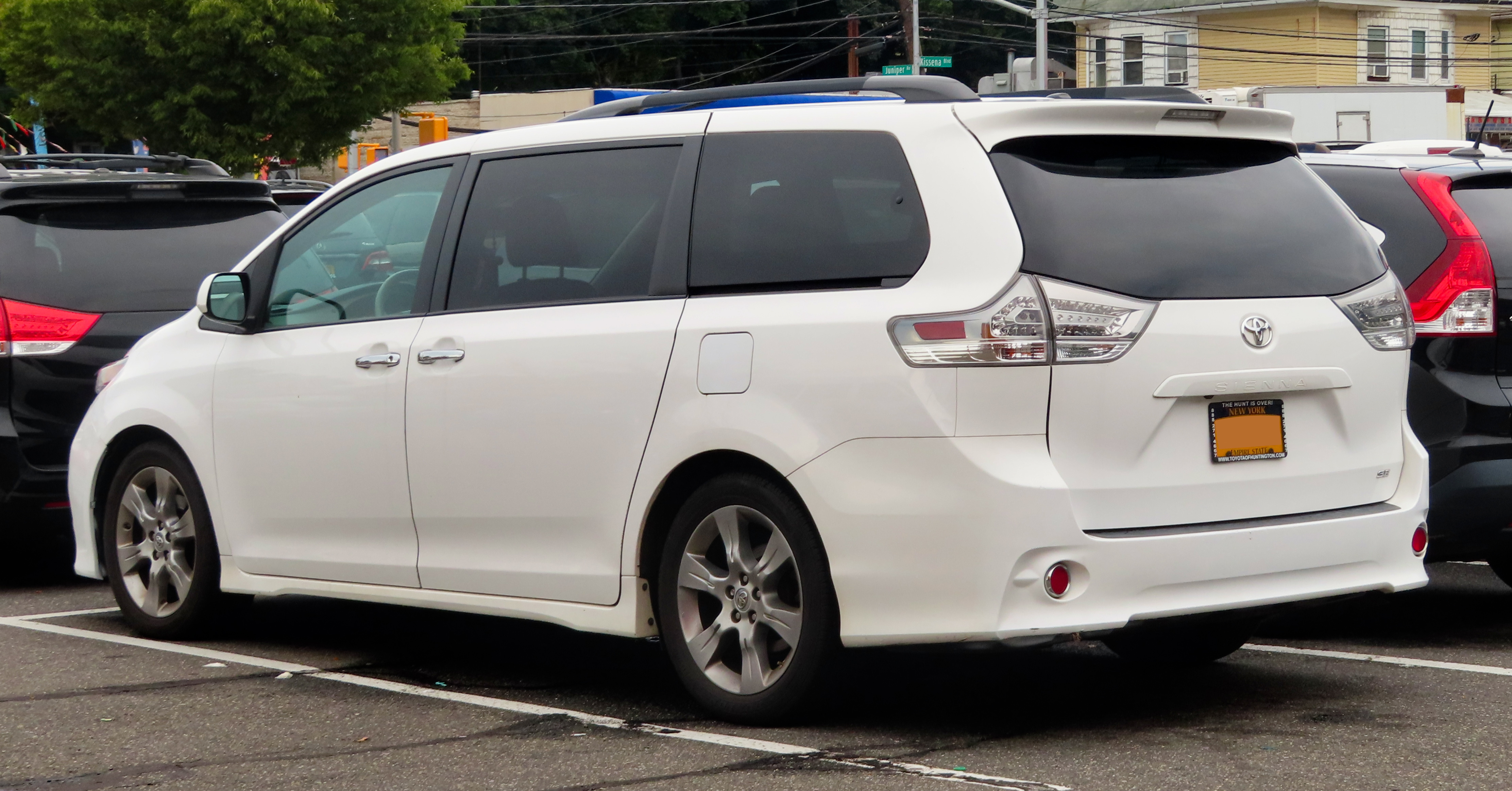File:2014 Toyota Sienna SE 3.5L, rear 8.23.19.jpg - Wikimedia Commons