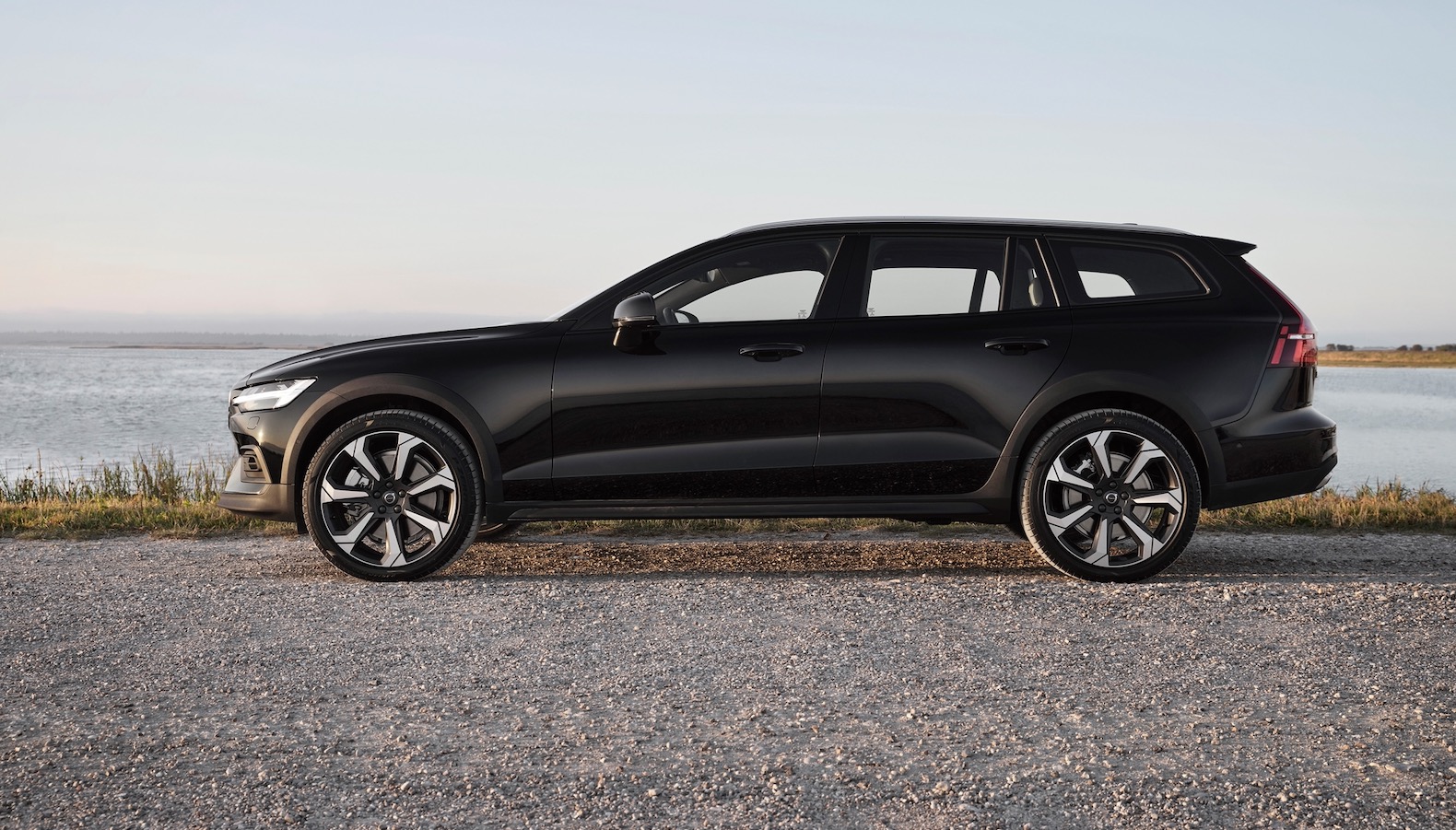 2023 Volvo V60 Cross Country Review: The Wonder Wagon - The Torque Report