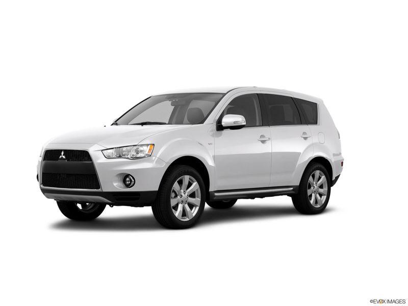 2011 Mitsubishi Outlander Research, Photos, Specs and Expertise | CarMax