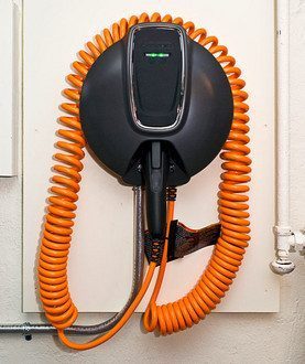 chevrolet-volt-home-charging-unit-3632677-4224425-3601400
