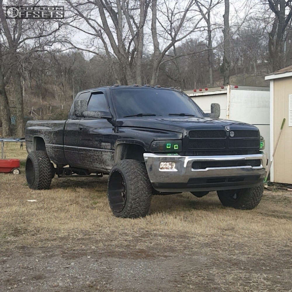 2001 Dodge Ram 3500 with 22x14 -76 Fuel Throttle and 35/12.5R22 Atturo  Trail Blade MT and Leveling Kit | Custom Offsets
