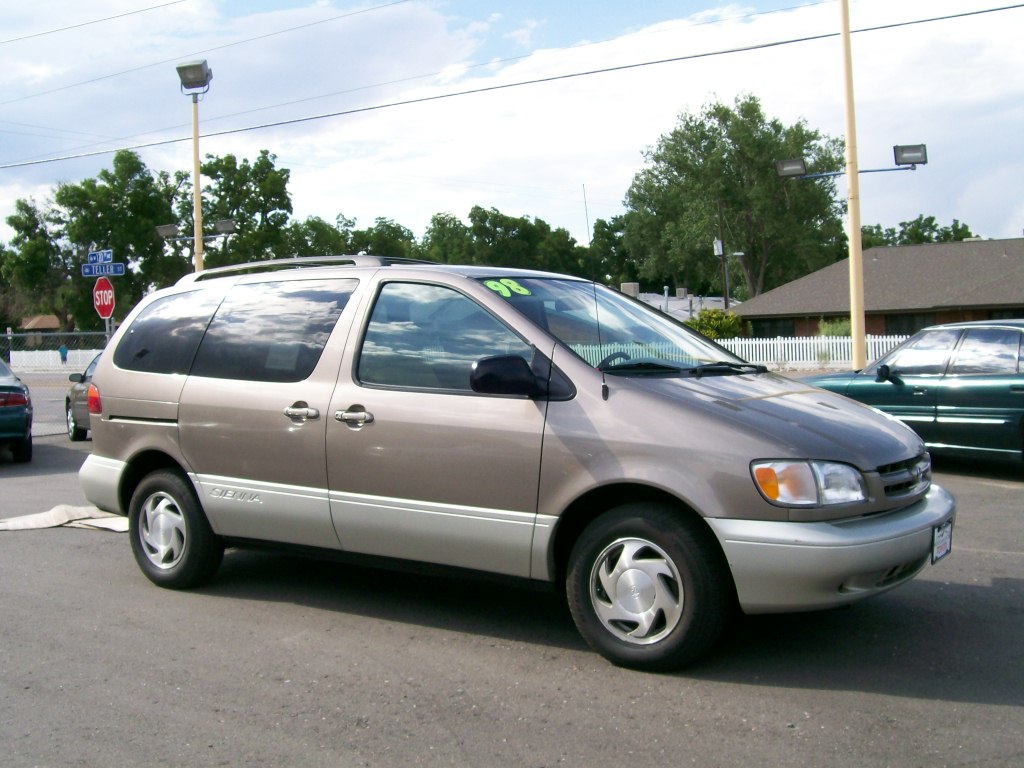 2002 Toyota Sienna - Information and photos - MOMENTcar