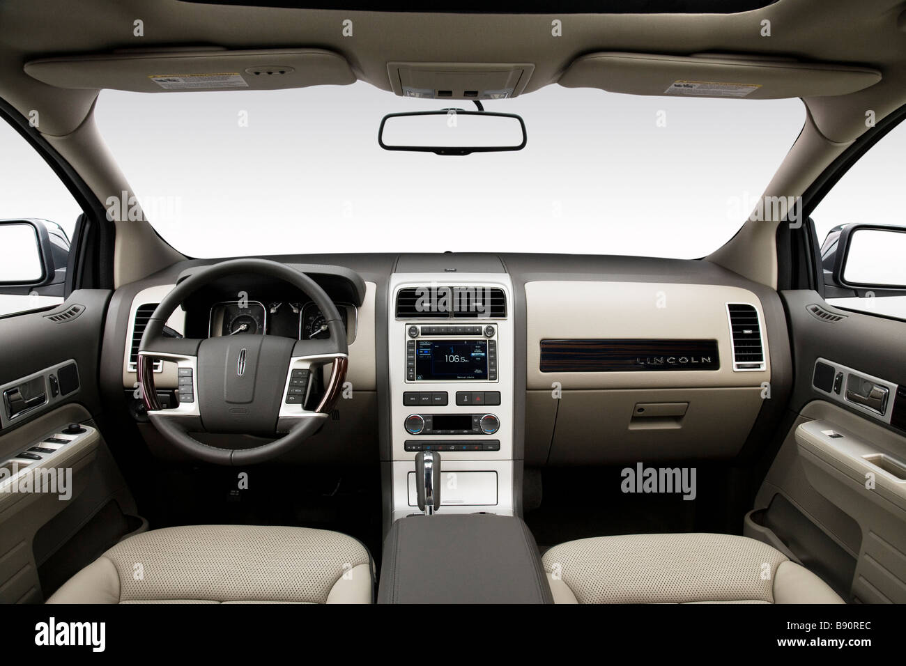 2009 lincoln mkx in silver dashboard hi-res stock photography and images -  Alamy