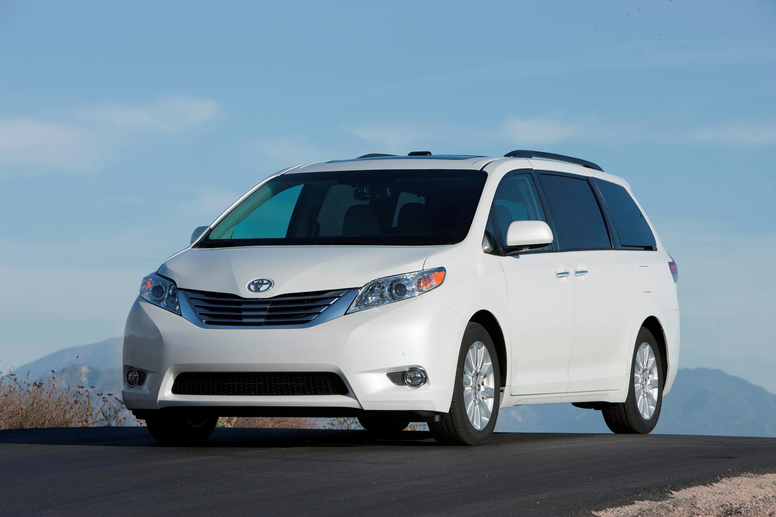 2013 Toyota Sienna: Review, Trims, Specs, Price, New Interior Features,  Exterior Design, and Specifications | CarBuzz