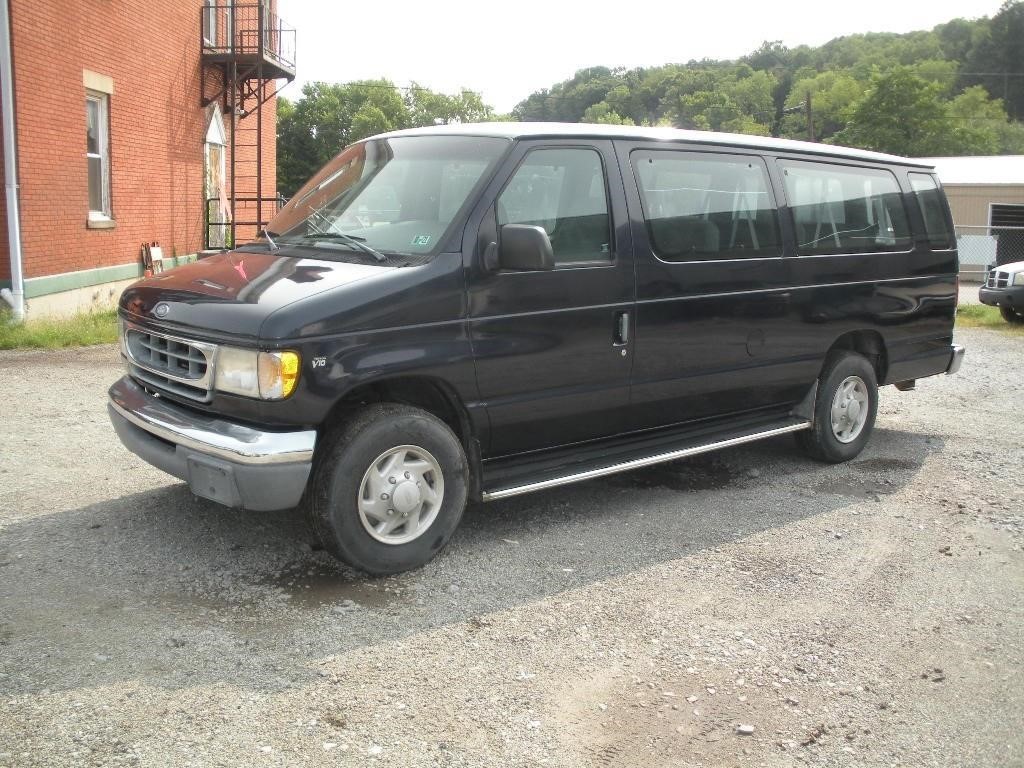 1999 Ford E350 Super Duty V10 15 Passenger Van | Bill Anderson Auctioneers  LLC