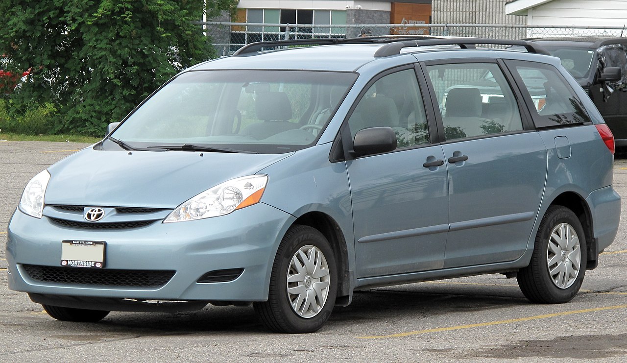 File:2008 Toyota Sienna CE in Blue Mirage Metallic, Front Left,  07-05-2022.jpg - Wikimedia Commons