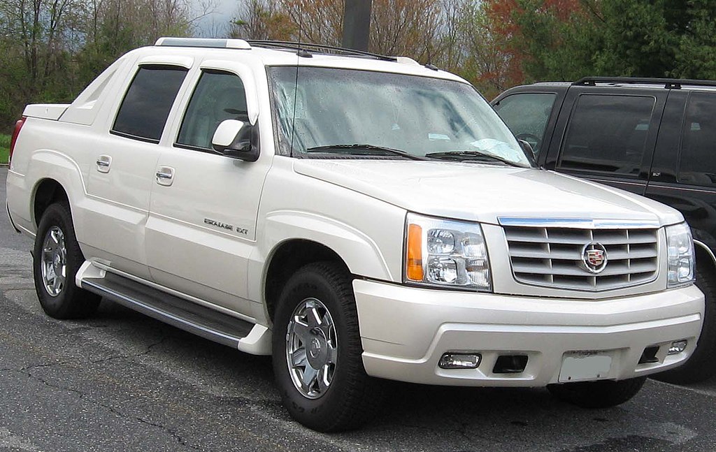 File:1st-Cadillac-Escalade-EXT.jpg - Wikimedia Commons