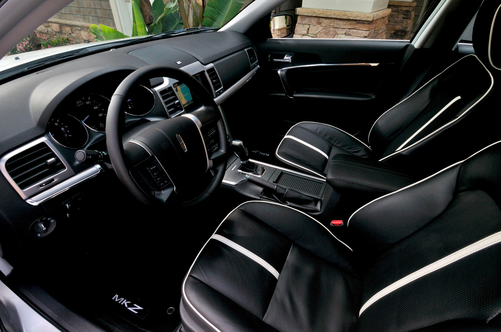 2010 Lincoln MKZ Interior Photos | CarBuzz