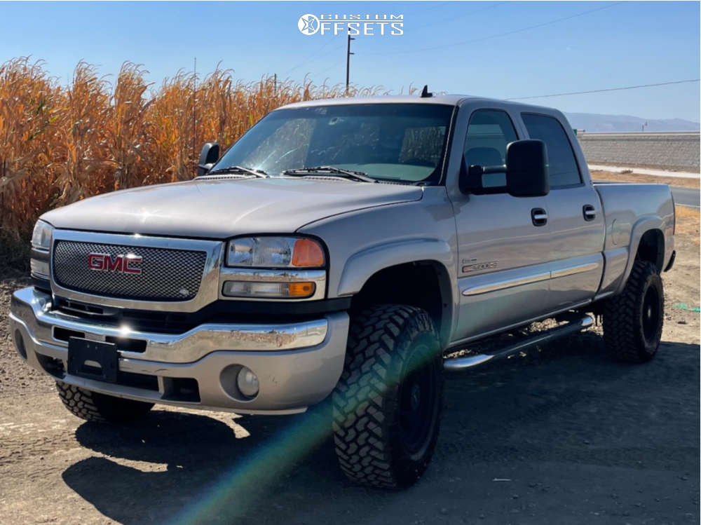 2006 GMC Sierra 2500 HD with 17x9 -12 Pro Comp 7069 and 285/70R17 Nitto  Trail Grappler and Air Suspension | Custom Offsets