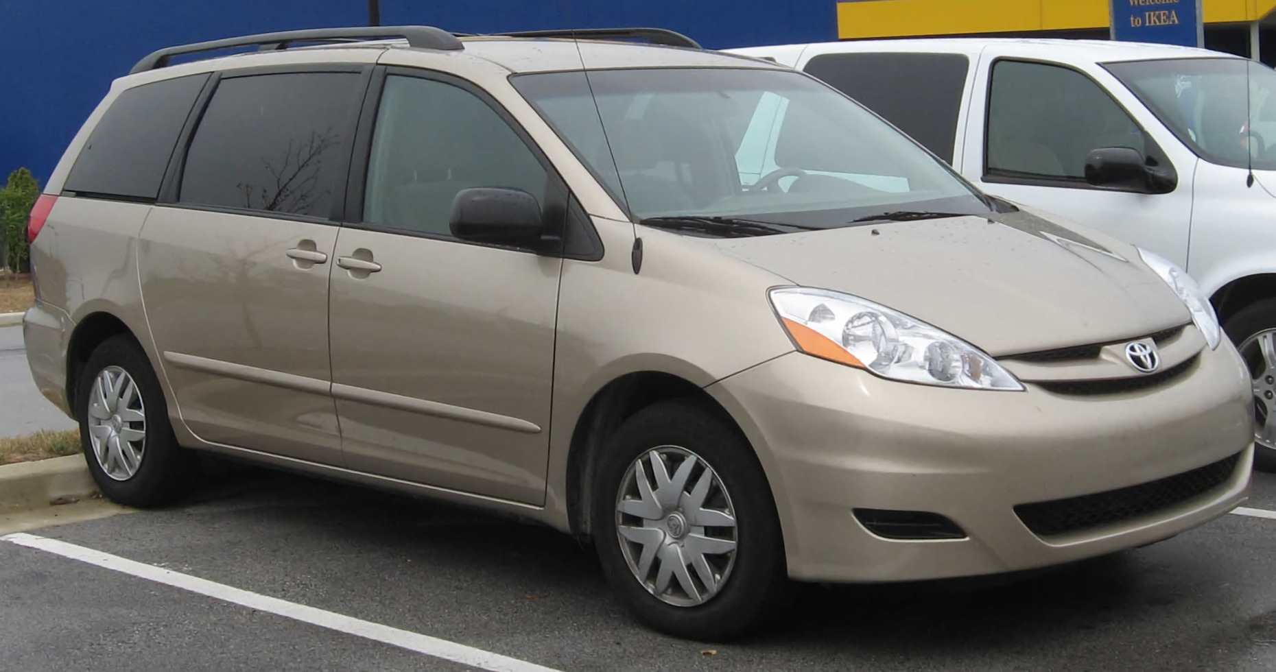File:2006-07 Toyota Sienna LE (cropped).jpg - Wikimedia Commons