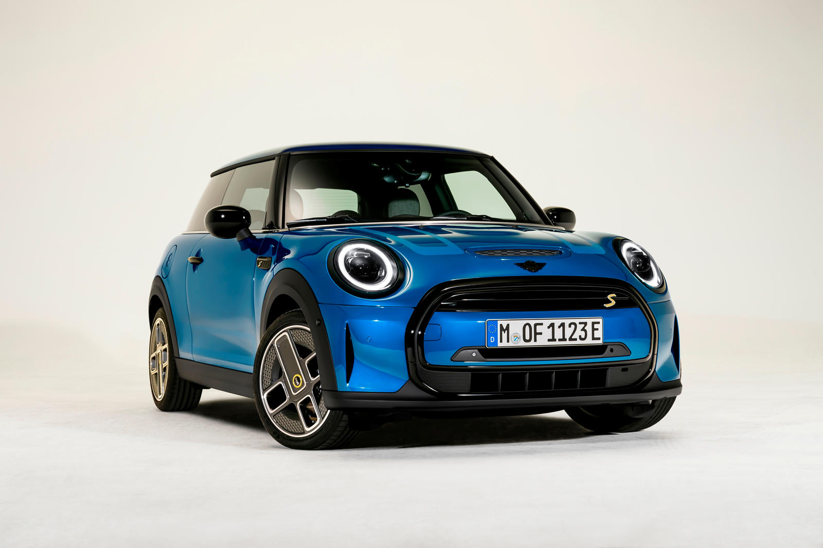 2023 Mini Cooper Electric Hardtop Review, Pricing | New Cooper Electric  Hardtop EV Hatchback Models | CarBuzz