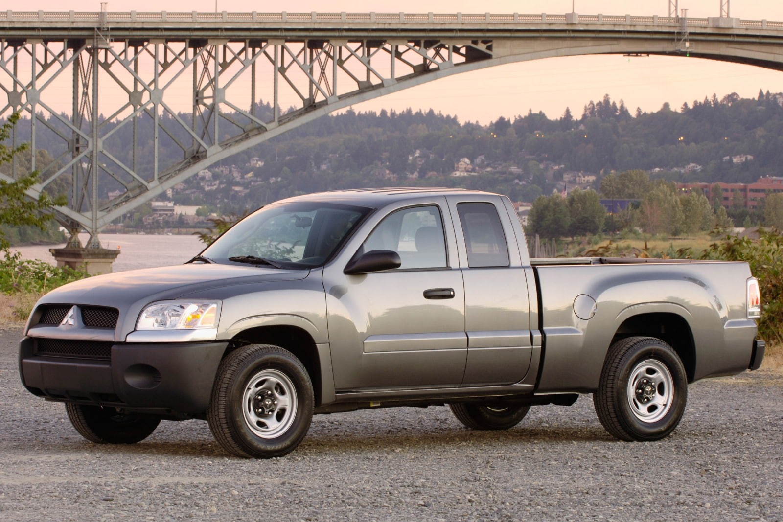 Used 2007 Mitsubishi Raider Extended Cab Review | Edmunds