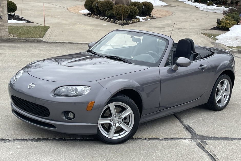 No Reserve: 28k-Mile 2006 Mazda MX-5 Miata Touring 5-Speed for sale on BaT  Auctions - sold for $14,100 on June 2, 2022 (Lot #75,107) | Bring a Trailer