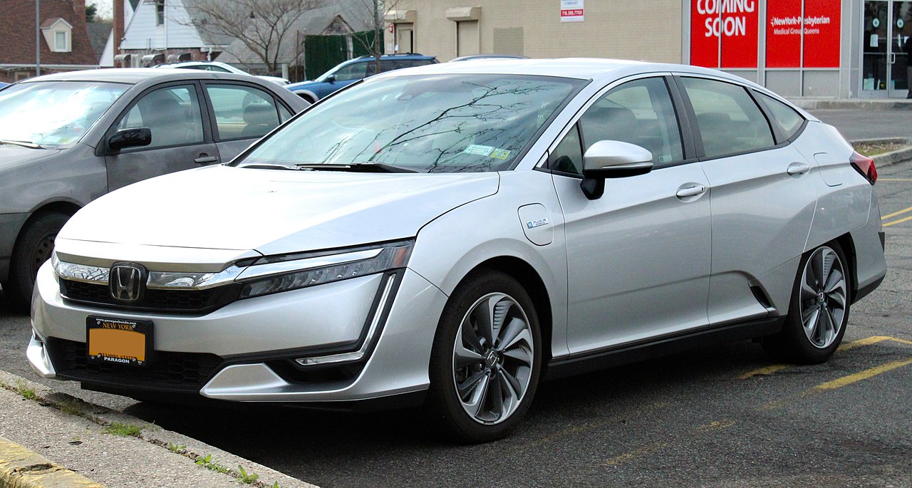 File:2018 Honda Clarity Touring Plug-in Hybrid 1.5L front 4.18.19.jpg -  Wikimedia Commons